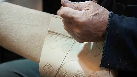 5 metrekare dükkanında 65 yıldır teknolojiye direniyor