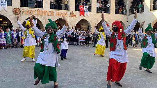 5. uluslararası folklor festivali kortej yürüyüşü