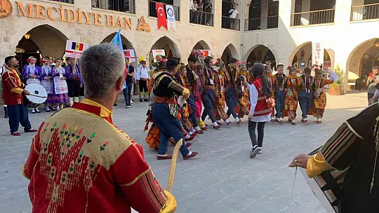 5. uluslararası folklor festivali kortej yürüyüşü