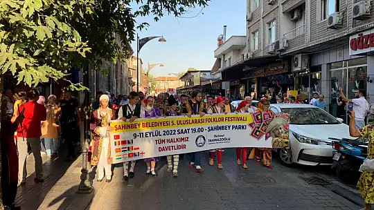 5. uluslararası folklor festivali kortej yürüyüşü