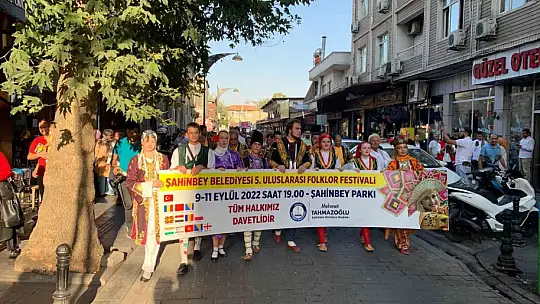 5. uluslararası folklor festivali kortej yürüyüşü