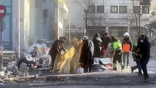 6 katlı Gölgeler Apartmanı'ndan geriye kalanlar yürek burktu