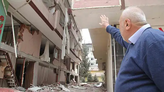 60 kişiyi kurtardı, düşen duvarın altında kalarak hayatını kaybetti