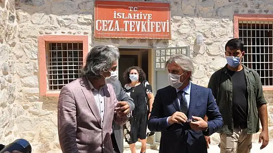 61 yıllık cezaevi halk kütüphanesi oldu