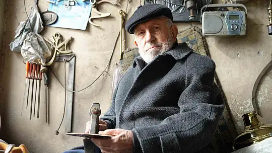 77 yıldır Türkiye'nin minberi ve minarelerini süslüyor