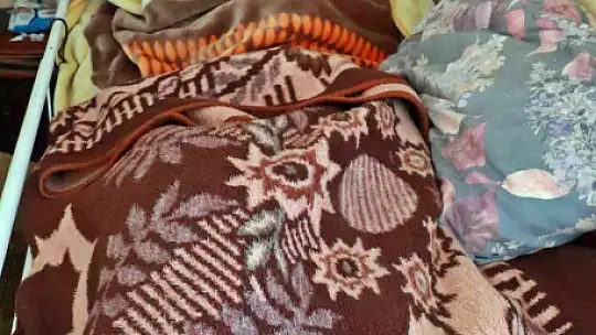 8 yıldır gözlerini kırpamıyor, adeta kan ağlıyor