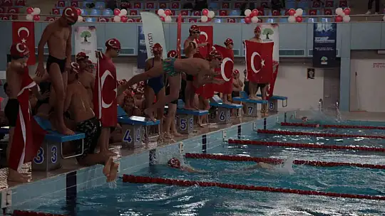 99 dakika boyunca durmadan kulaç attılar