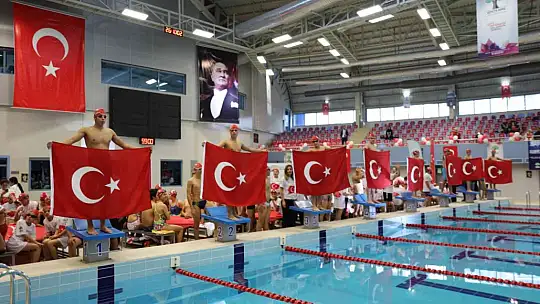 99 dakika boyunca durmadan kulaç attılar