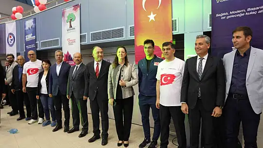 99 dakika boyunca durmadan kulaç attılar
