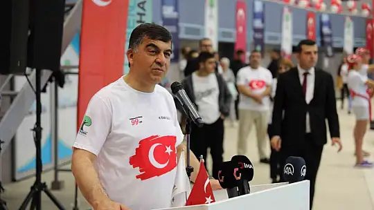 99 dakika boyunca durmadan kulaç attılar