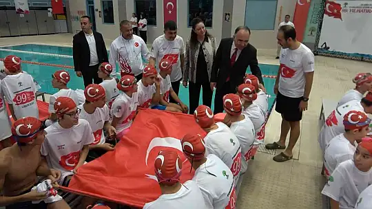 99 dakika boyunca durmadan kulaç attılar