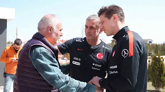 A Milli Takım'dan, Ahmet Çalık'ın ailesine ziyaret