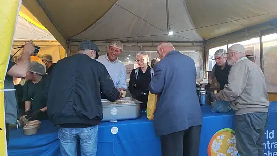 ABD Büyükelçisi Flake, İslahiye'de depremzedelerle iftar yaptı