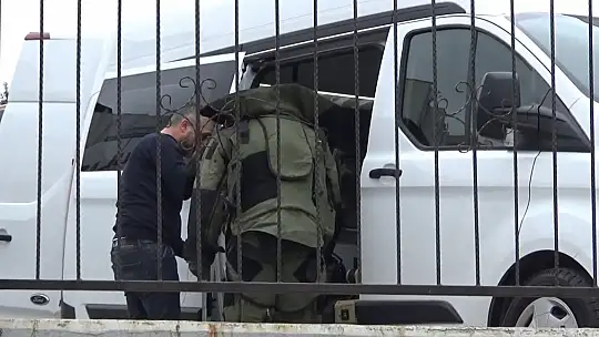 Acil girişine bırakılan çanta bomba paniğine yol açtı
