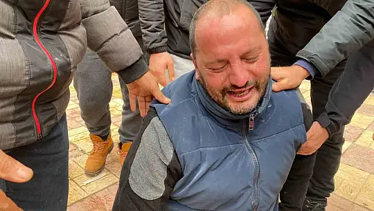 Acılı anne enkaz altındaki 2 çocuğu için gözyaşları arasında yardım istedi