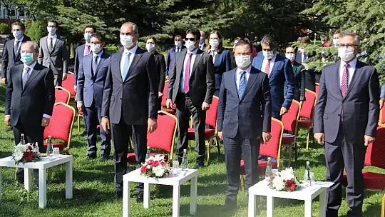 Adalet Bakanı Gül: 'Kimsenin mahkemeleri etkilemeye, tesir altına almaya hakkı ve yetkisi yoktur'