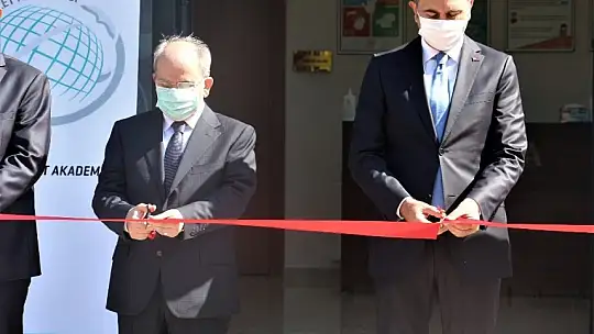 Adalet Bakanı Gül: 'Kimsenin mahkemeleri etkilemeye, tesir altına almaya hakkı ve yetkisi yoktur'