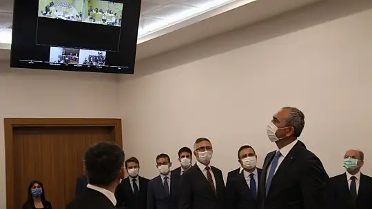 Adalet Bakanı Gül: 'Kimsenin mahkemeleri etkilemeye, tesir altına almaya hakkı ve yetkisi yoktur'