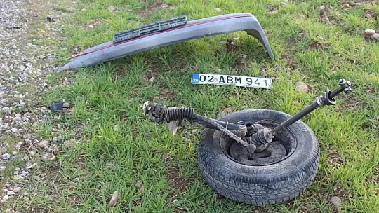 Adıyaman'da iki otomobil kafa kafaya çarpıştı: 1'i ağır 3 yaralı