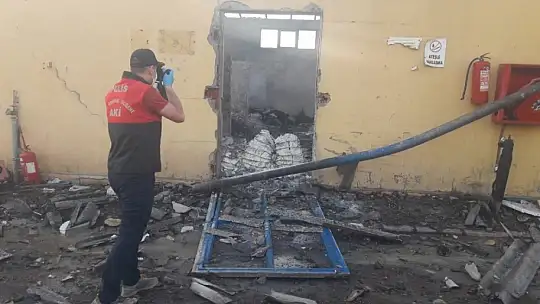 Afet Kriminal İnceleme ekibi Hendek'te havai fişek fabrikası patlama bölgesinde