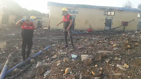 Afet Kriminal İnceleme ekibi Hendek'te havai fişek fabrikası patlama bölgesinde