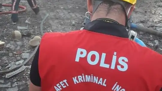 Afet Kriminal İnceleme ekibi Hendek'te havai fişek fabrikası patlama bölgesinde