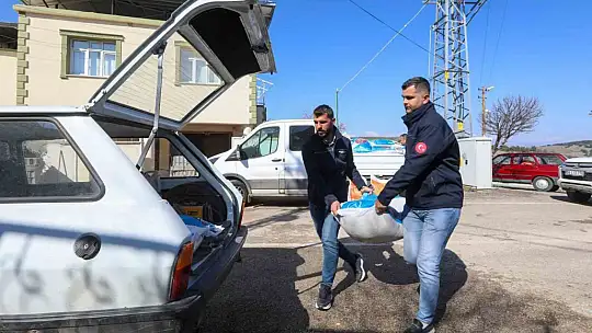 Afetzede besiciler, 2 bin tonluk yem desteğinden memnun