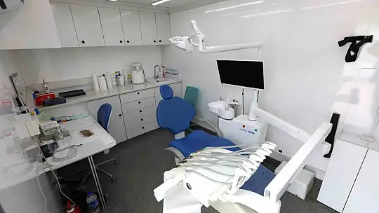 Ağız ve diş sağlığı aracı depremzedelere hizmet veriyor