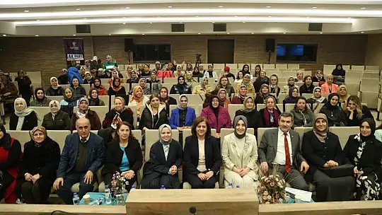 Ak Partili kadınlar siyaset akademisinde buluştu