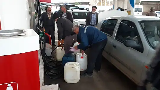 Akaryakıt istasyonlarında çiftçi yoğunluğu