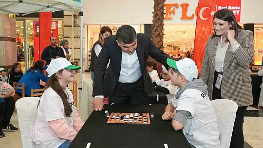 Akıl ve zeka oyunları ile bilimsel etkinlikler yoğun ilgi gördü