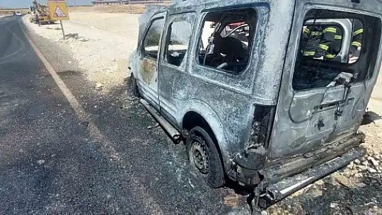 Alev alan hafif ticari araç kullanılamaz hale geldi