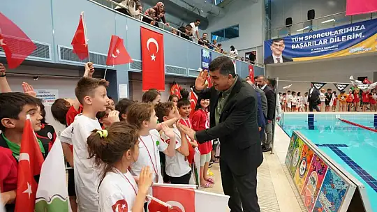 Alleben'deki çocuk yüzme şenliğine yoğun ilgi