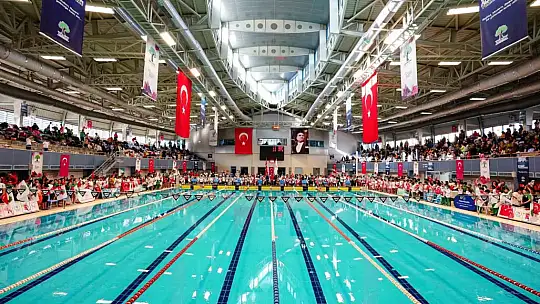Alleben Yüzme Havuzu'nda tarihi başarılar yazıldı