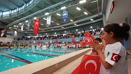 Alleben Yüzme Havuzu'nda tarihi başarılar yazıldı