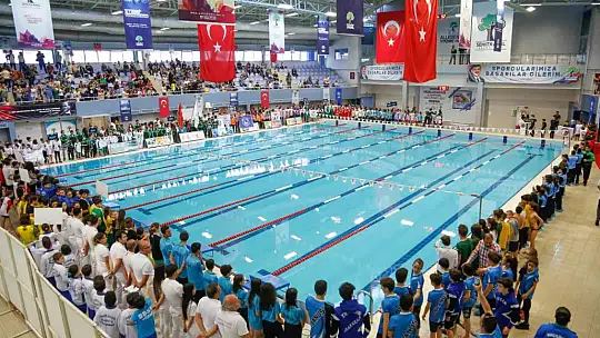 Alleben Yüzme Havuzu'nda tarihi başarılar yazıldı