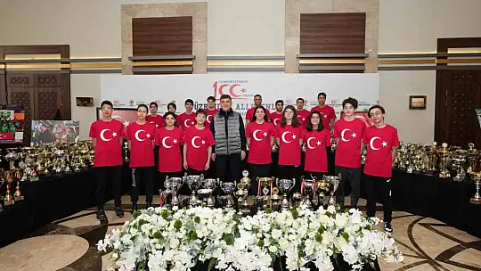 Alleben Yüzme Havuzu'nda tarihi başarılar yazıldı