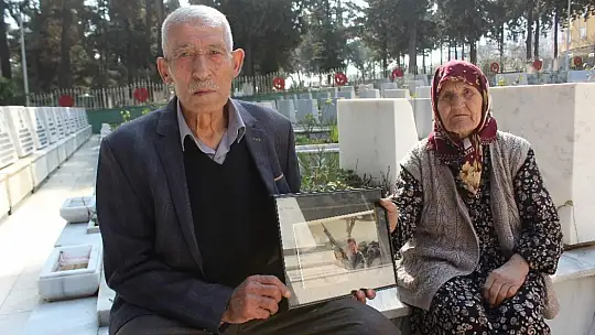 Alzaymır hastası şehit annesi her şeyi unuttu ama şehit oğlunu unutmadı