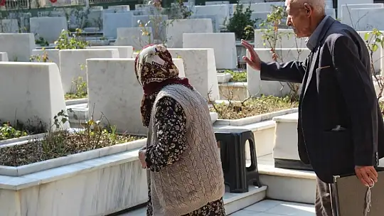 Alzaymır hastası şehit annesi her şeyi unuttu ama şehit oğlunu unutmadı
