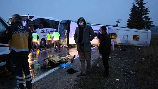 Amasya'da yolcu otobüsü devrildi: 1 ölü, 19 yaralı