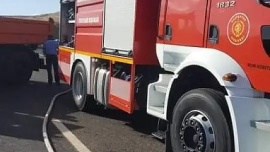 Gaziantep'te tır seyir halindeyken alev aldı