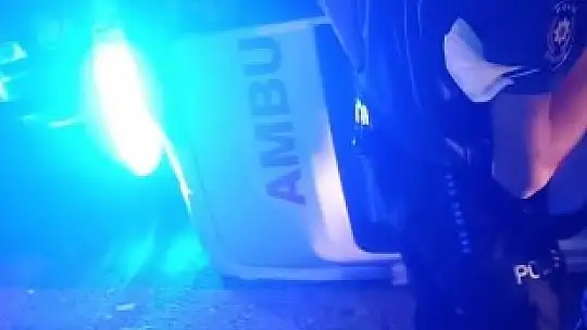 Ambulansla otomobil çarpıştı: 3 yaralı