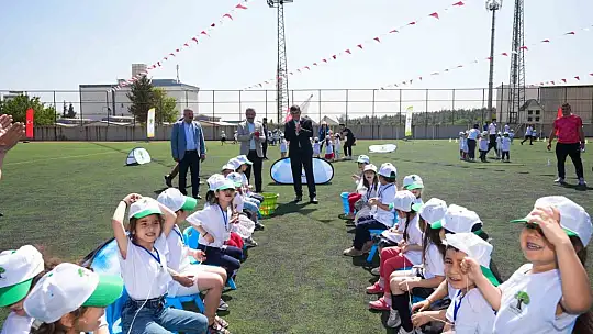 Ana sınıfı öğrencileri, şenlikli havasında mezun oldu