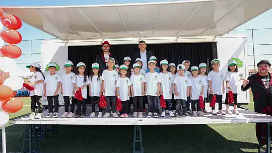 Ana sınıfı öğrencileri, şenlikli havasında mezun oldu