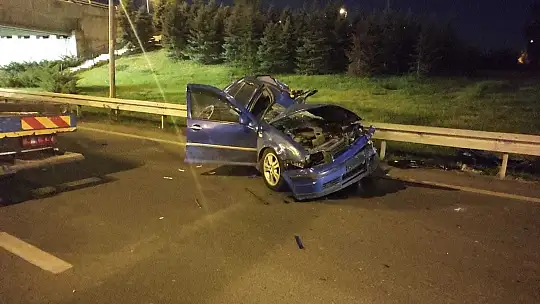 Ankara'da aydınlatma direklerine bakım yapan işçilere araba çarptı: 1 ölü, 3 yaralı