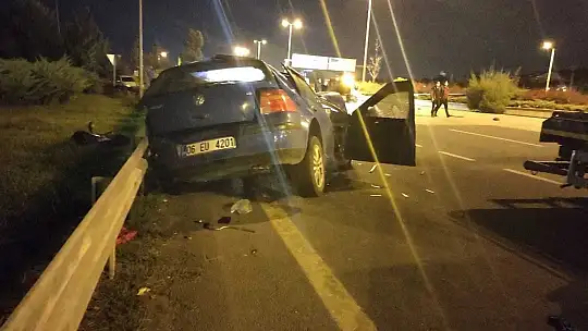 Ankara'da aydınlatma direklerine bakım yapan işçilere araba çarptı: 1 ölü, 3 yaralı