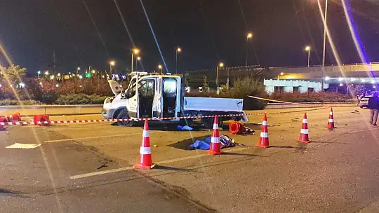 Ankara'da aydınlatma direklerine bakım yapan işçilere araba çarptı: 1 ölü, 3 yaralı