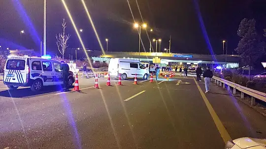Ankara'da aydınlatma direklerine bakım yapan işçilere araba çarptı: 1 ölü, 3 yaralı