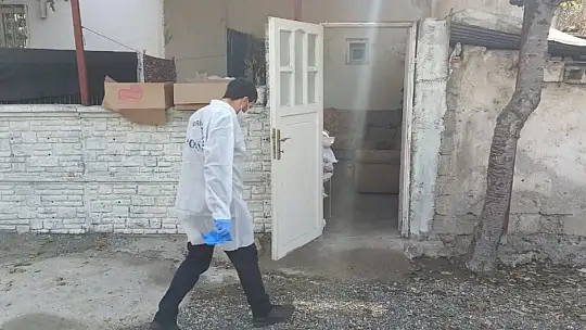 Annesini bıçaklayarak öldürdü