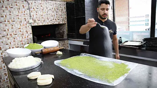 Antep fıstığı ve kaymağın buluştuğu lezzet: Katmer